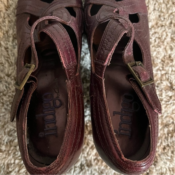 Clark’s Indigo Leather Upper Burgundy Slip on Strappy Heel Shoes Size 7 1/2 - Picture 5 of 9